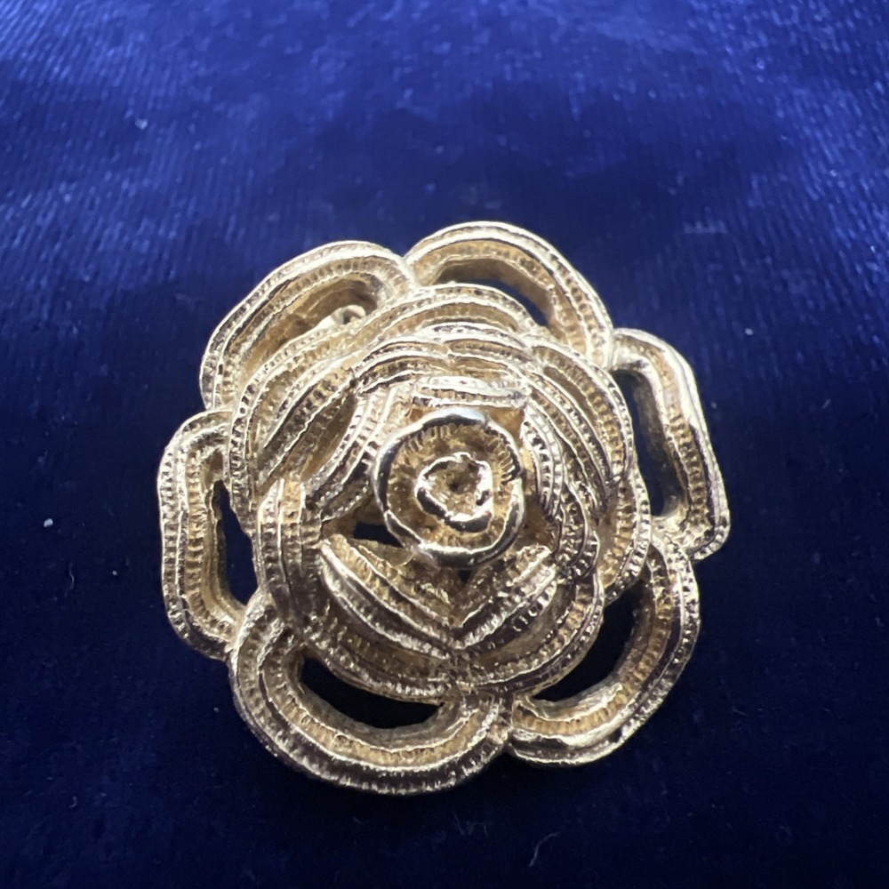 Christian Dior Gold Plated Flower Brooch Pin Vintage Signed (See All Photos!) - Picture 2 of 9